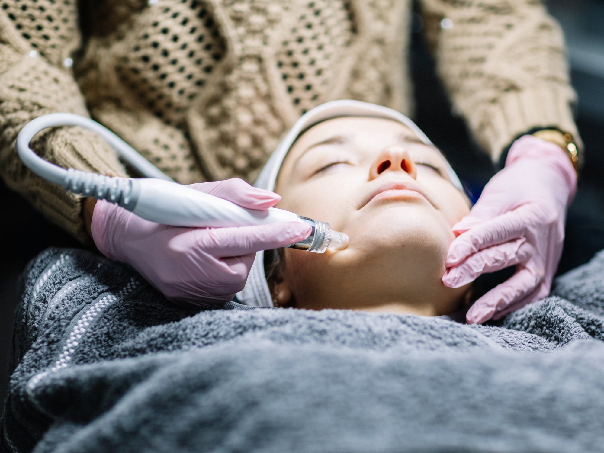 Schulung zu Aquafacial bei Fatima Beauty in Berlin